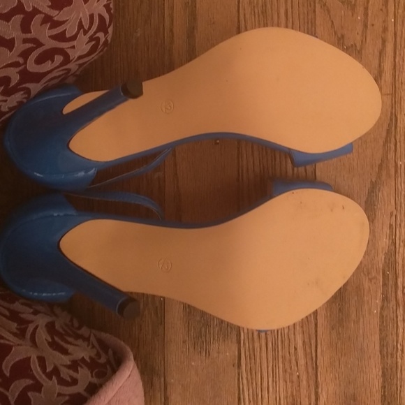 Blue patent leather heels - Picture 2 of 2
